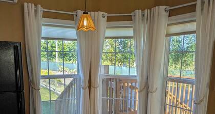 NEW-Lakefront /on 5 acres /near Lakewood Ranch / Pool / Pet Friendly