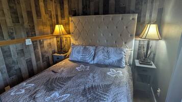 1 bedroom, desk, free WiFi, bed sheets