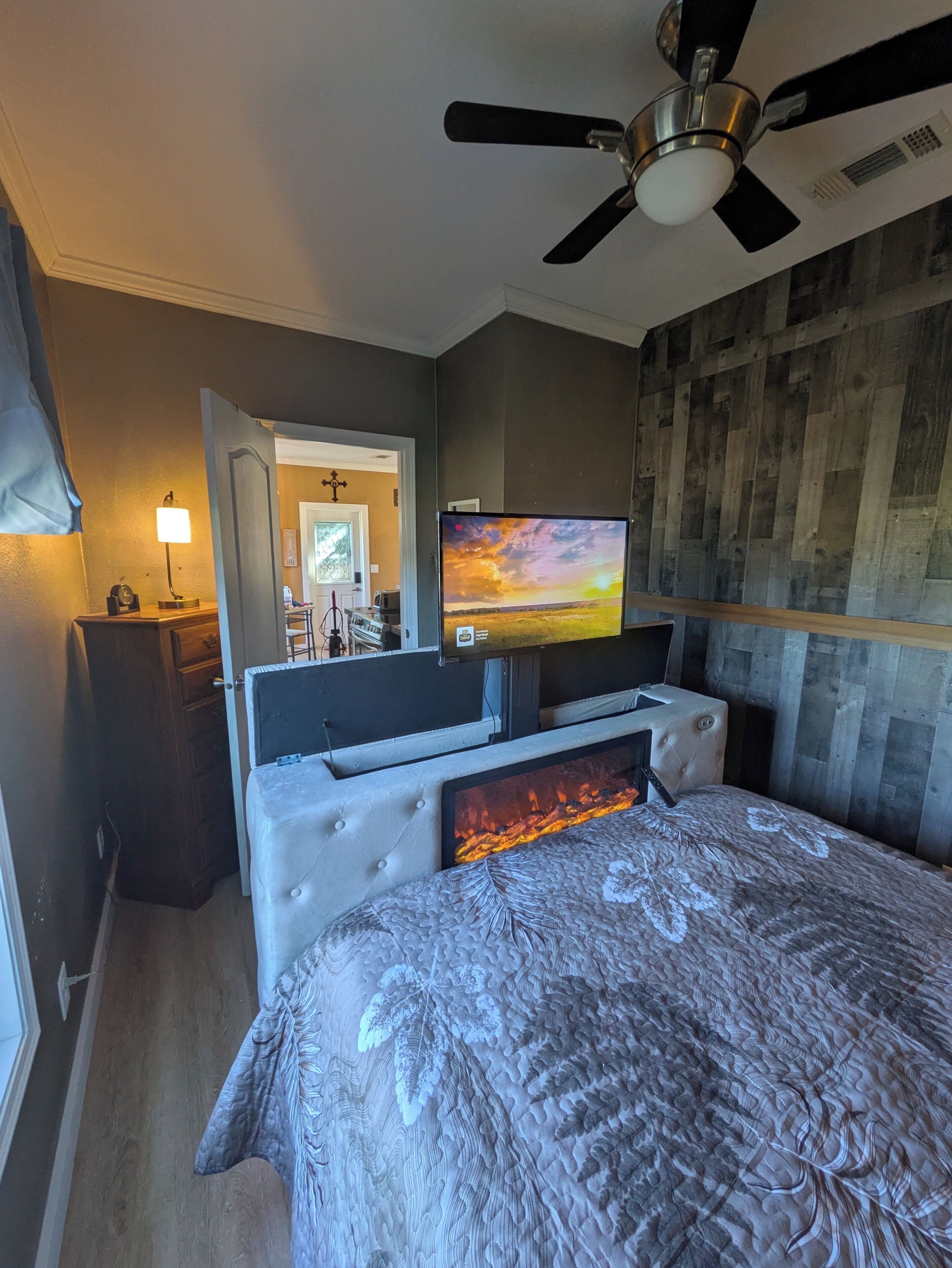 2 bedrooms, desk, free WiFi, bed sheets