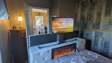2 bedrooms, desk, free WiFi, bed sheets