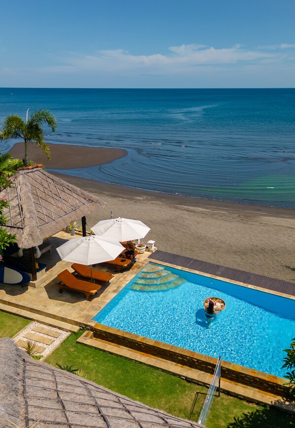 Outdoor pool, pool loungers