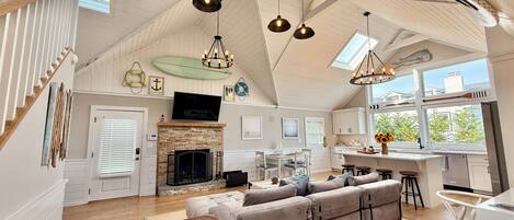 Smart TV, chimenea, videojuegos y estéreo