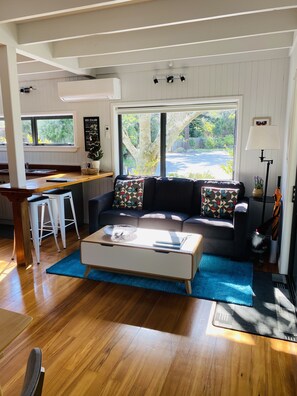 TV, fireplace, stereo