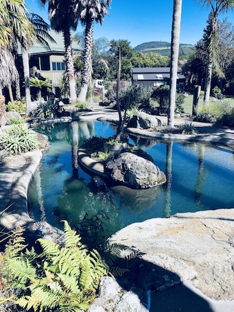 Property grounds. Gemini Lodge Rotorua Lake side paradise