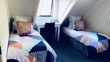 3 bedrooms, iron/ironing board, WiFi, bed sheets