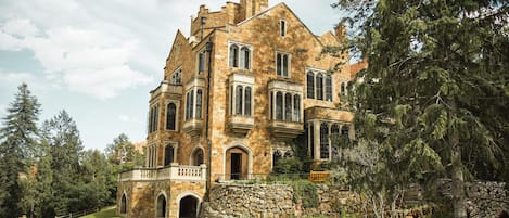 Deluxe Room (Castle Room)