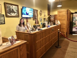 入住/退房自助服務台