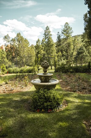 Garden - Glen Eyrie Castle & Conference Center A Ministry of the Navigators (Colorado Springs)