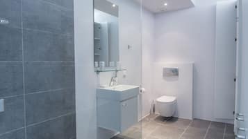 Haartrockner, Handtücher, Seife, Shampoo