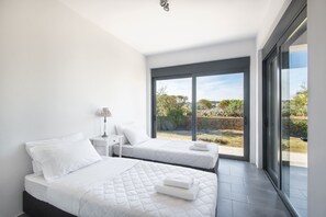 3 habitaciones, caja de seguridad en la habitación y escritorio