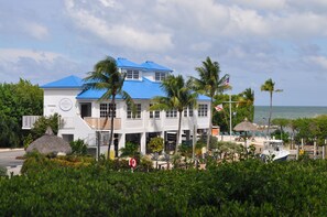 Exterior - Oceanfront, 2 Bedroom Unit At Ocean Pointe Condominium (Tavernier)