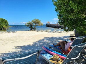 Sun loungers, beach towels - Oceanfront, 2 Bedroom Unit At Ocean Pointe Condominium (Tavernier)