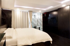 3 slaapkamers, een strijkplank/strijkijzer, gratis wifi, beddengoed