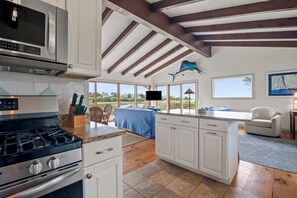 Fridge, microwave, oven, stovetop - Walk to Ridgevale Beach! (Chatham)