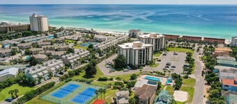 Casa di lusso con ascensore, golf cart, speciali di novembre, a 2 isolati dalla spiaggia!