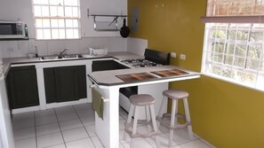 Full-sized fridge, microwave, oven, stovetop - SOUTH COAST COZY LOFT TOWNHOUSE (Christ Church)