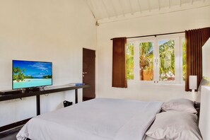 2 bedrooms, in-room safe, desk, iron/ironing board