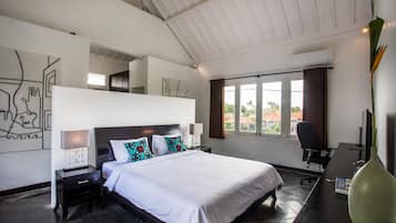 2 bedrooms, in-room safe, desk, iron/ironing board