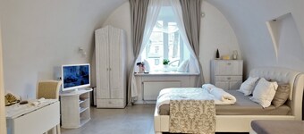 Old Town Luxury & Unique 1 bedroom apartments