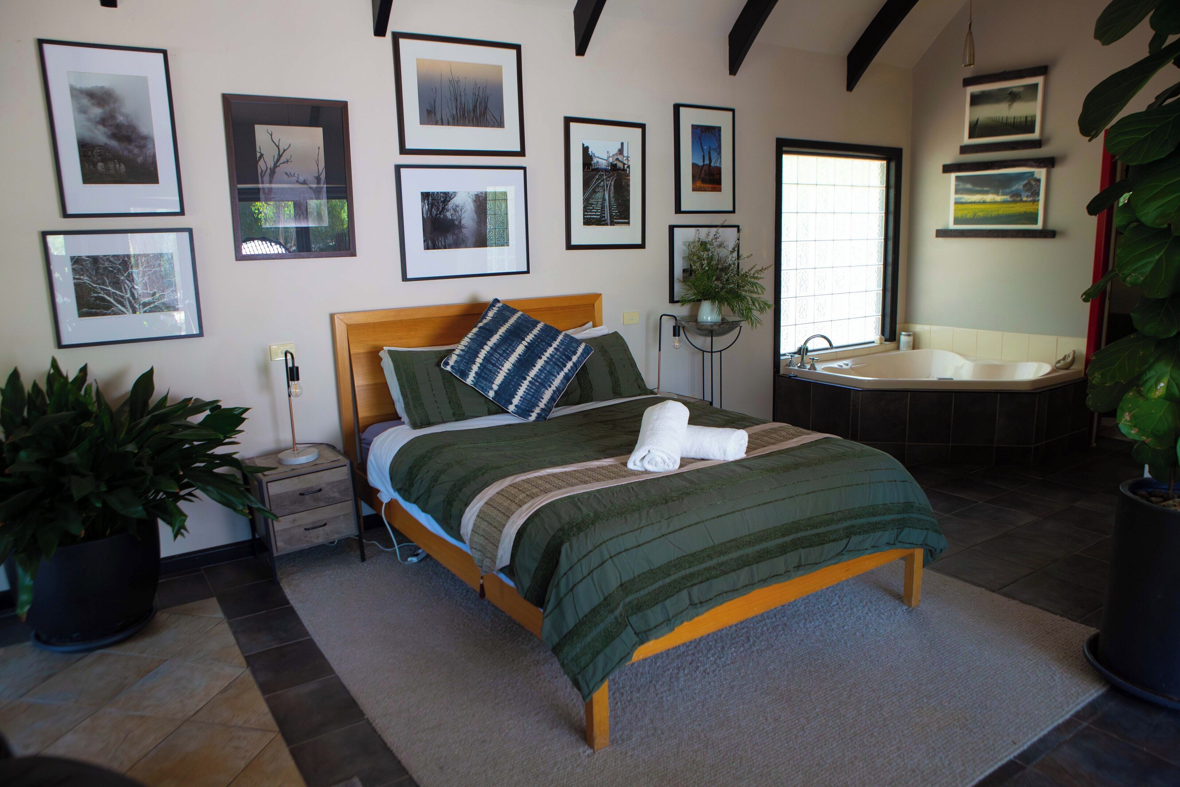 1 soverom, strykejern/-brett, sengetøy og rullestolvennlig