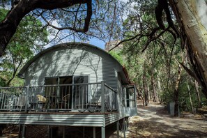 Terrace/patio - Heavenly Escape: simply, a lovely getaway (Halls Gap)