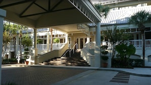 A hotel entrance with a covered walkway, a staircase, and a view of the building's exterior. - July 4th Week MARRIOTT'S HARBOUR CLUB AT HARBOUR TOWN excellent location in town (Hilton Head Island)