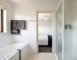 5 bedrooms, desk, blackout curtains, iron/ironing board