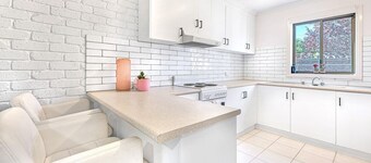 Regent Retreat - large group bookings, pool