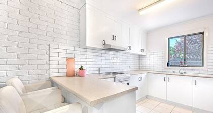 Regent Retreat - large group bookings, pool