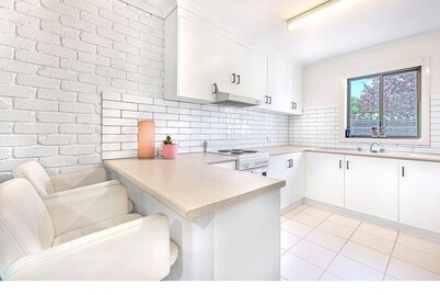 Regent Retreat - Sleeps 15, BBQ, pool