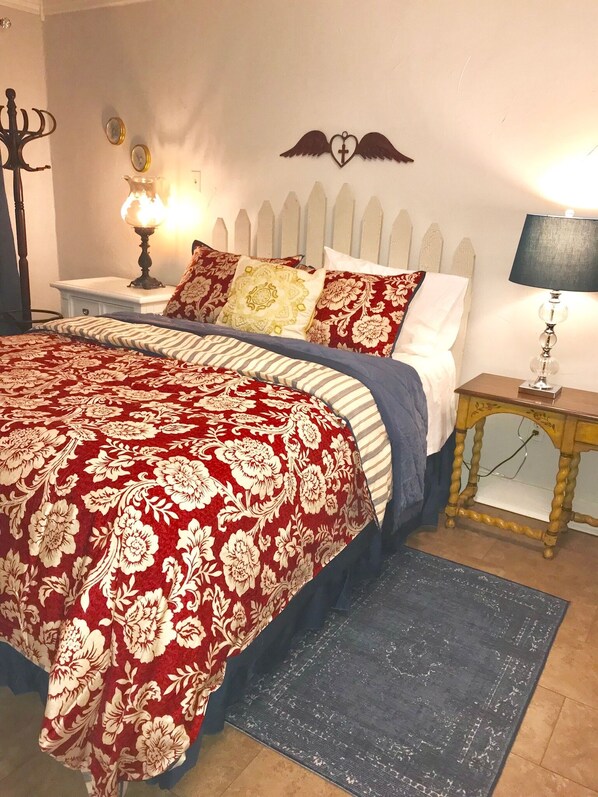 2 soverom, skrivebord, strykejern/-brett og wi-fi