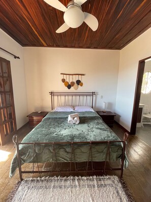 6 bedrooms, travel cot, free WiFi, bed sheets