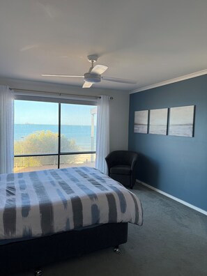 4 bedrooms, travel cot, bed sheets, wheelchair access