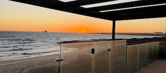 Beach House - absolute water front, secure yard and all weather BBQ area