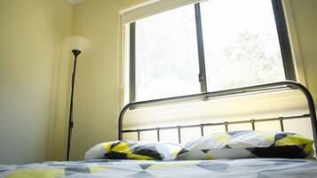 3 bedrooms, iron/ironing board, WiFi, bed sheets