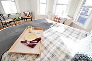 3 bedrooms, iron/ironing board, WiFi, bed sheets - Convenient, Modern Thompson s Point 3-Bed Flat (Portland)