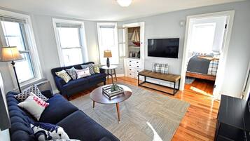 3 bedrooms, iron/ironing board, WiFi, bed sheets