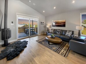 Smart TV, fireplace, video games, table tennis