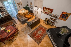 TV, fireplace - Duplex Art House In The Heart Of Tbilisi (Dzveli Tbilisi)