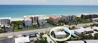 Stunning apartment in front of beach!! Parking Included!!