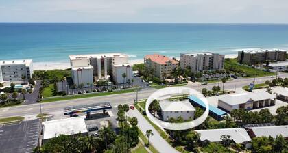 Stunning apartment in front of beach!! Parking Included!!