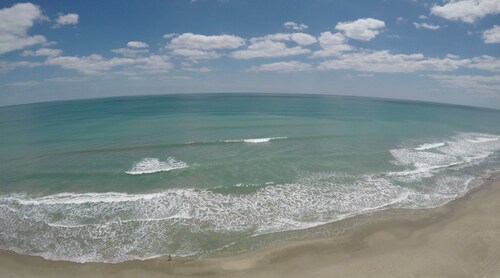 Stunning apartment in front of beach!! Parking Included!!