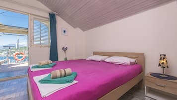 3 bedrooms, iron/ironing board, free WiFi, bed sheets