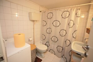 Badekar, hårføner og håndklær