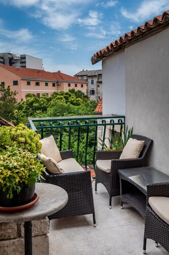 How To Live Better In Split, Apartment 