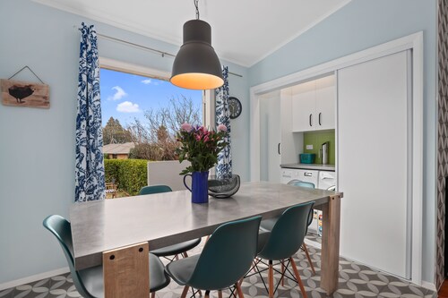 Hamilton house - private, central & sunny!