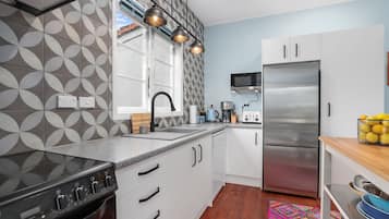 冰箱、微波炉、烤箱、炉灶