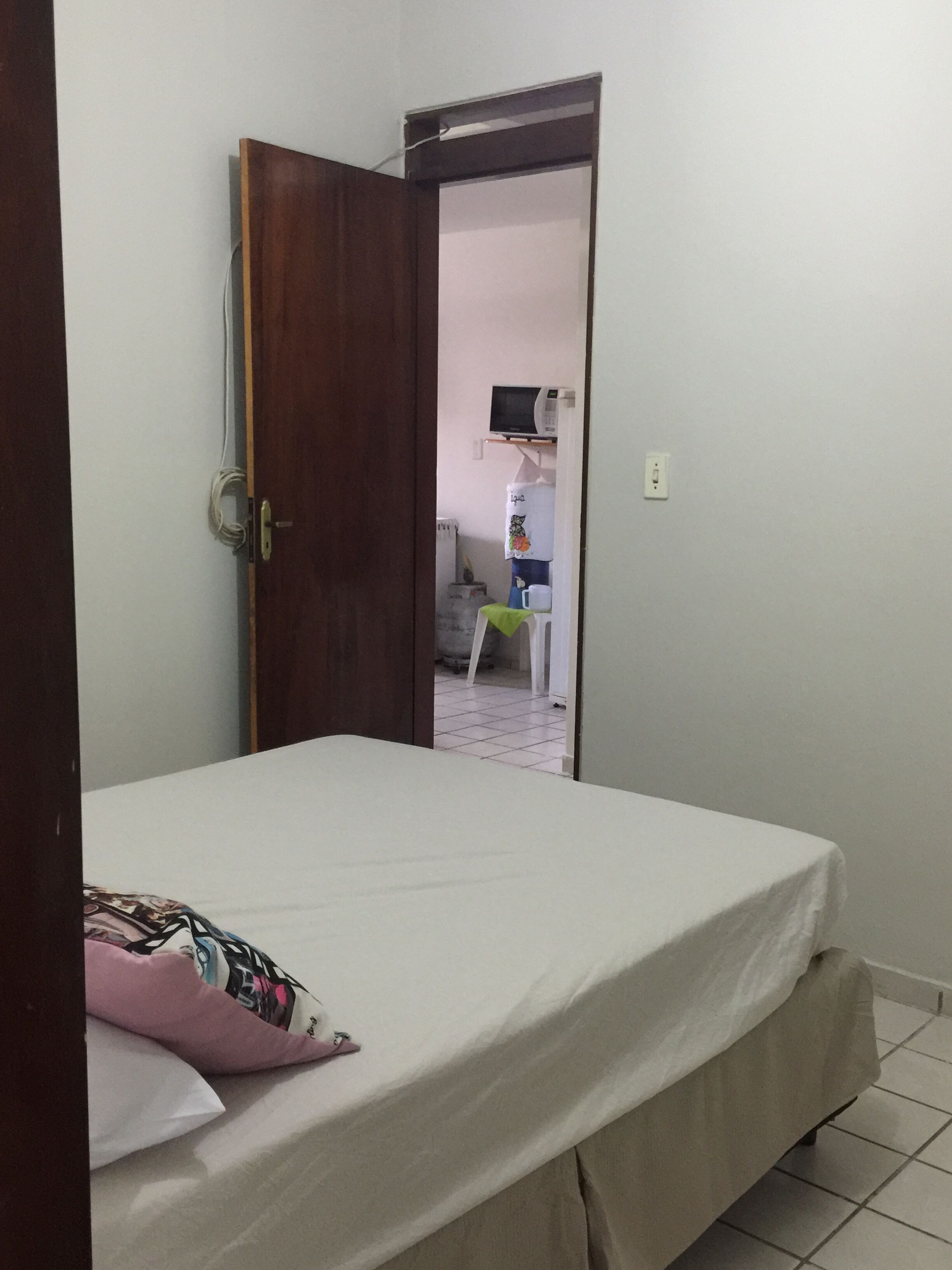 2 quartos, ferros/tábuas de passar roupa, acesso à internet