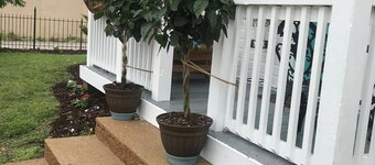 Home for 8 in the heart of downtown Pacific.  Walkable shops and restaurants