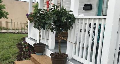 Home for 8 in the heart of downtown Pacific. Walkable shops and restaurants